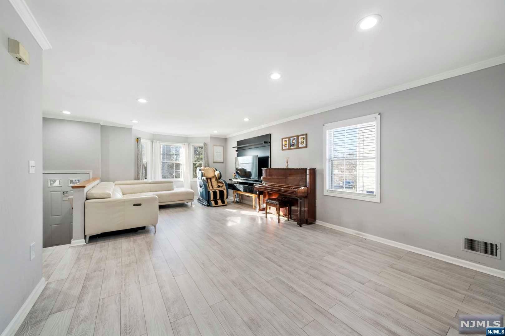3 Sunset Street
