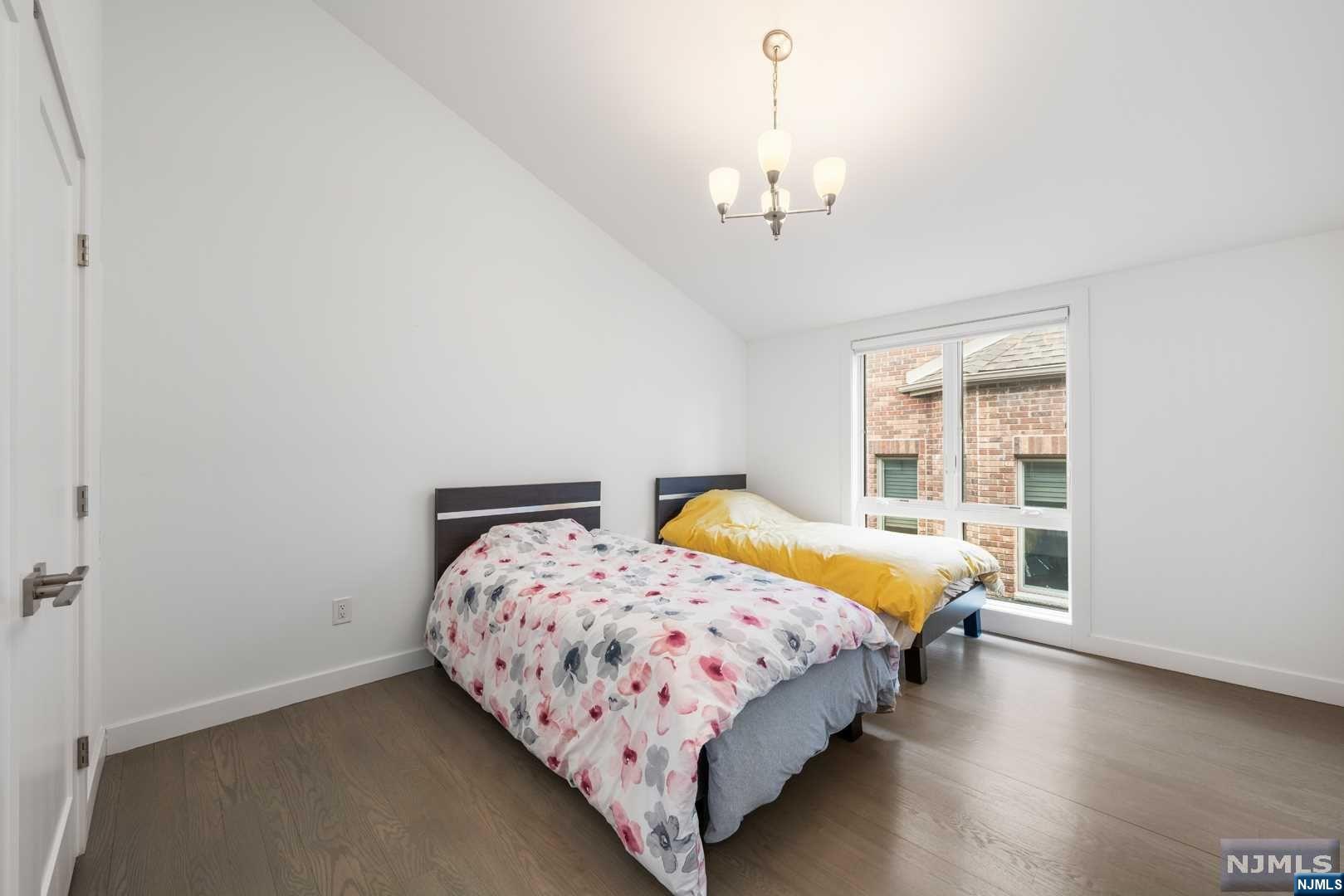 300B 7th Street B