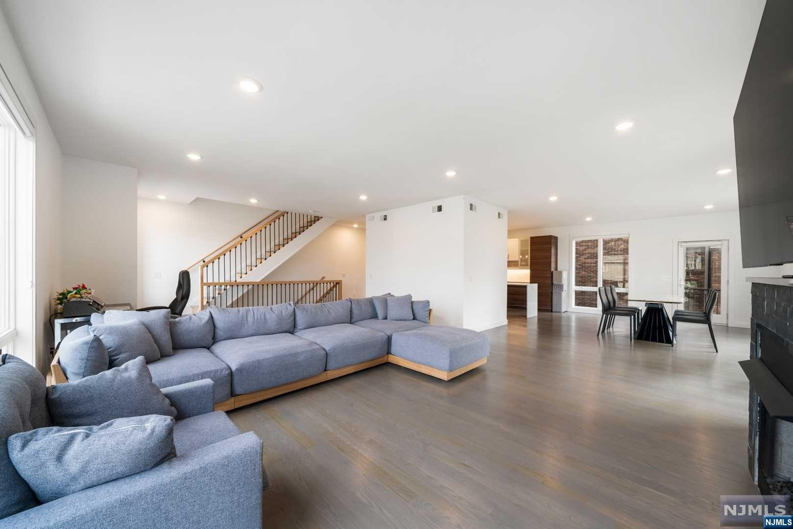 300B 7th Street B