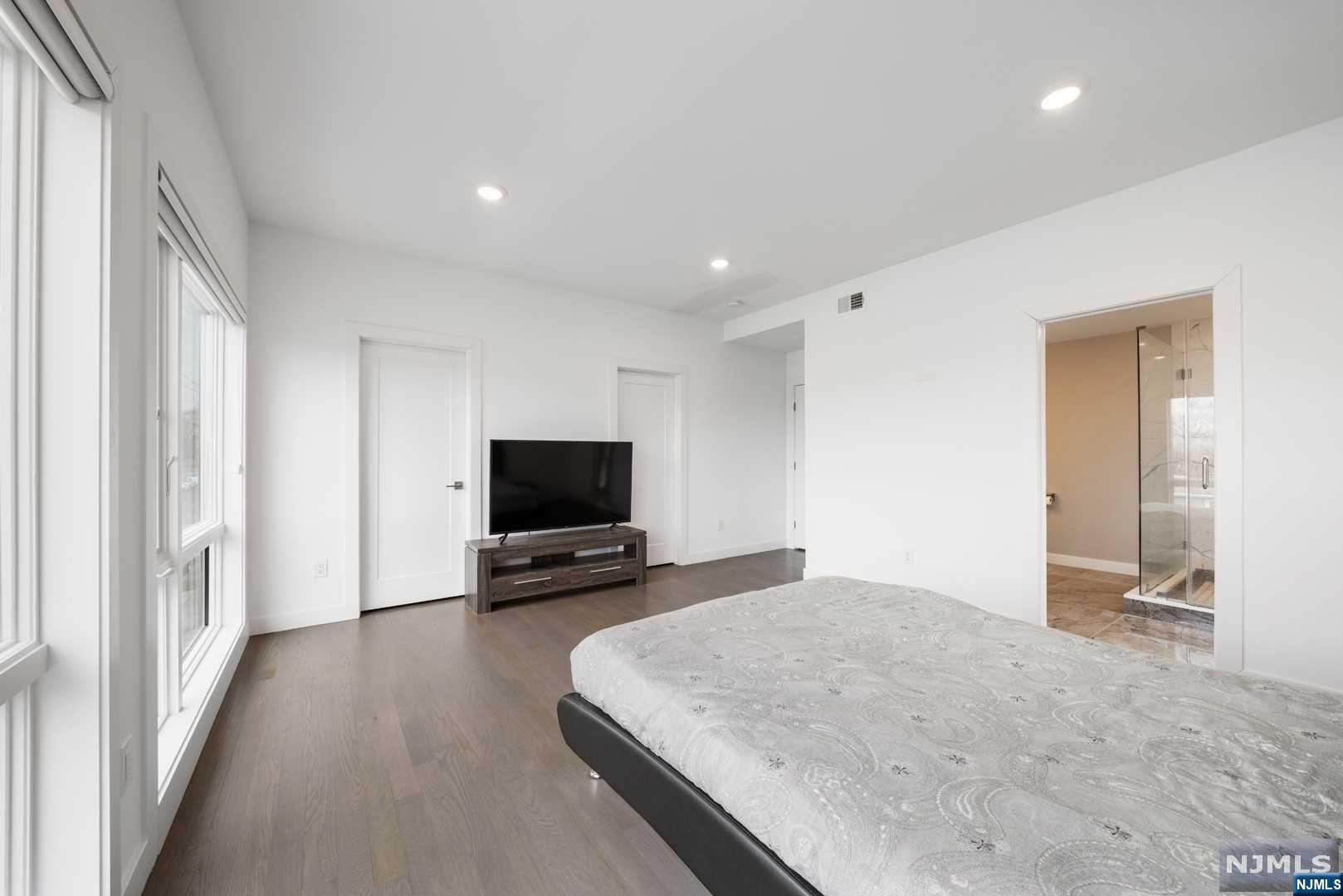 300B 7th Street B