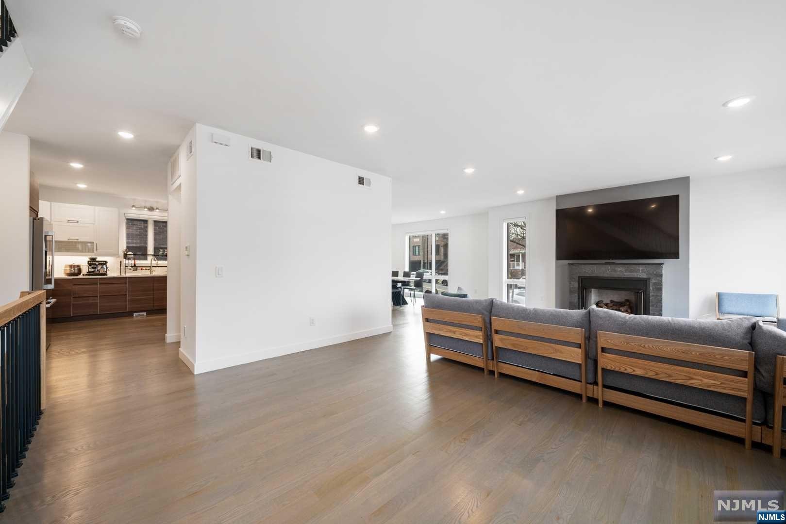 300B 7th Street B