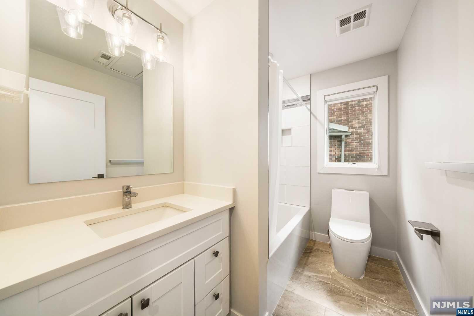 300B 7th Street B