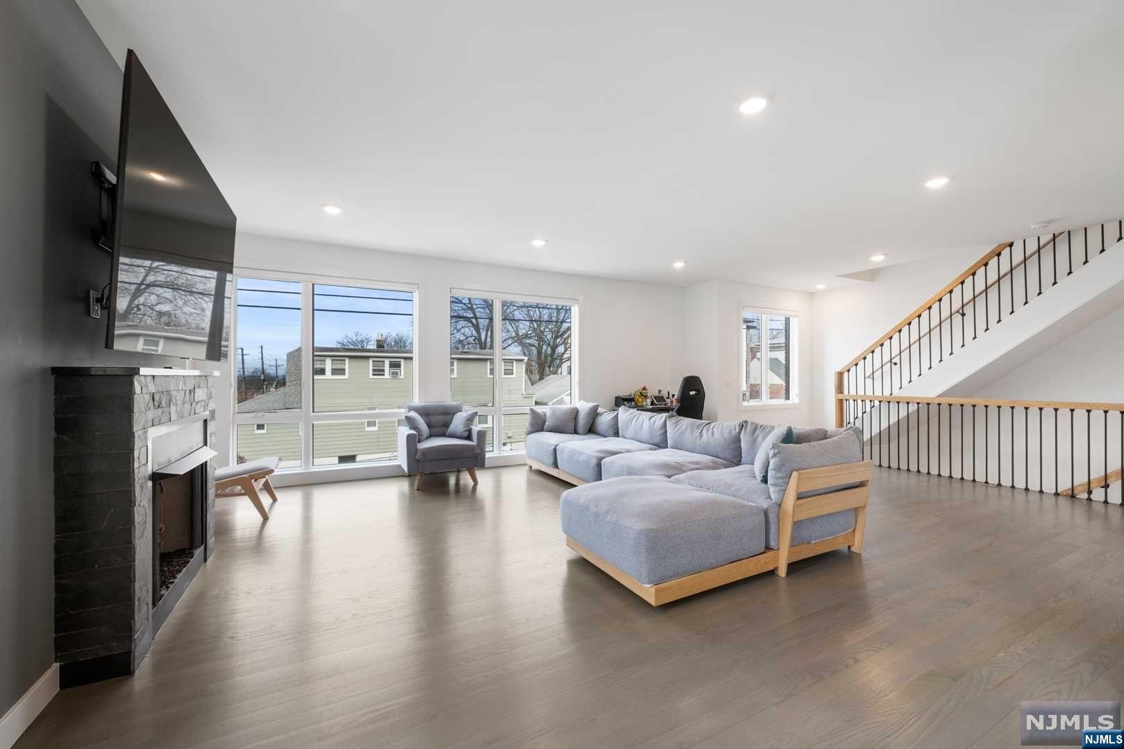 300B 7th Street B