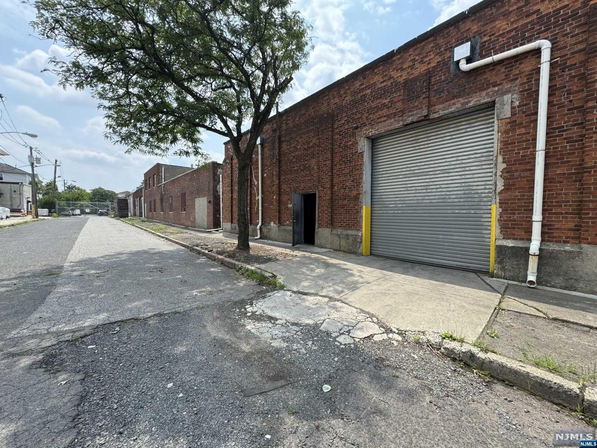 163 Shaw Avenue E&F