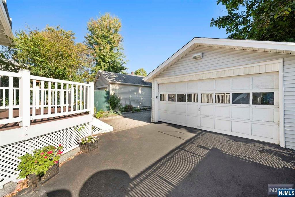 899 Linden Avenue