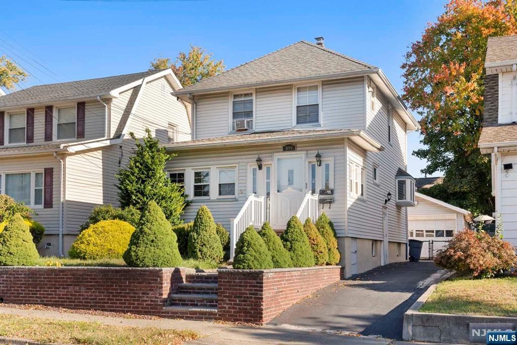 899 Linden Avenue