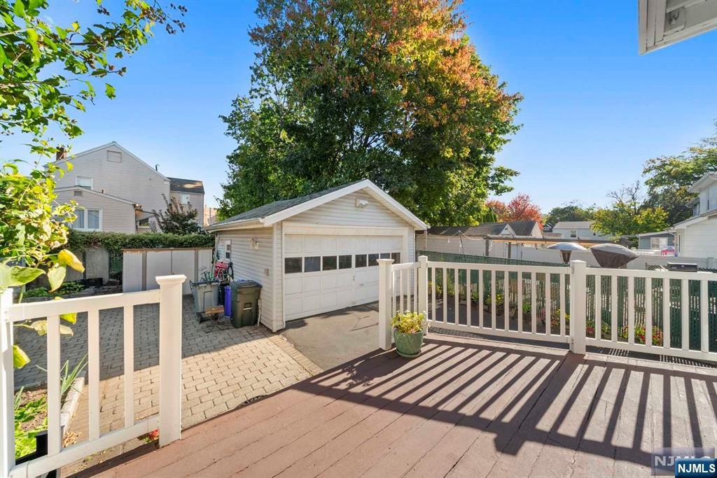 899 Linden Avenue