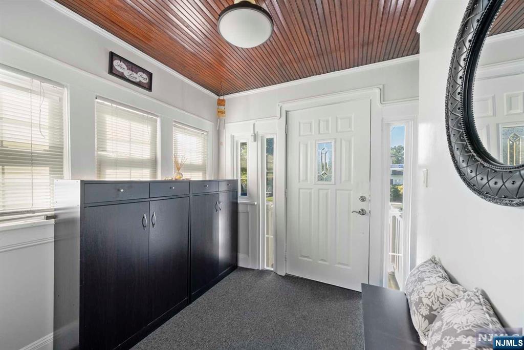 899 Linden Avenue