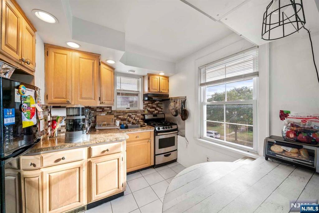 899 Linden Avenue