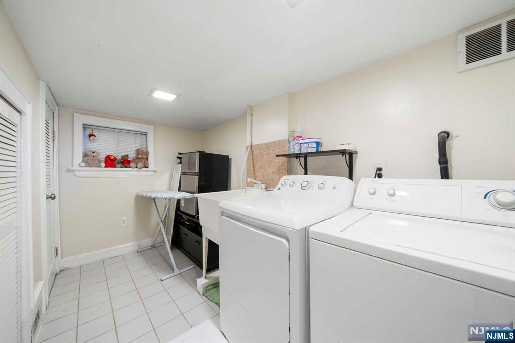 899 Linden Avenue