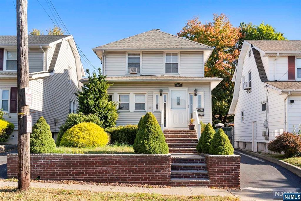 899 Linden Avenue