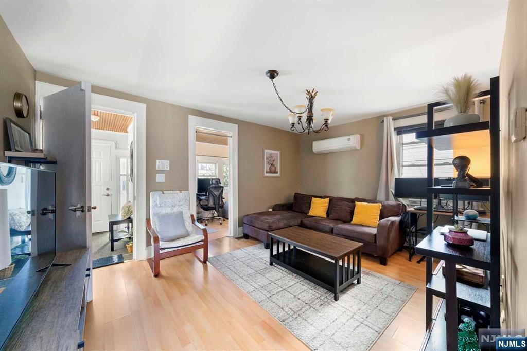 899 Linden Avenue