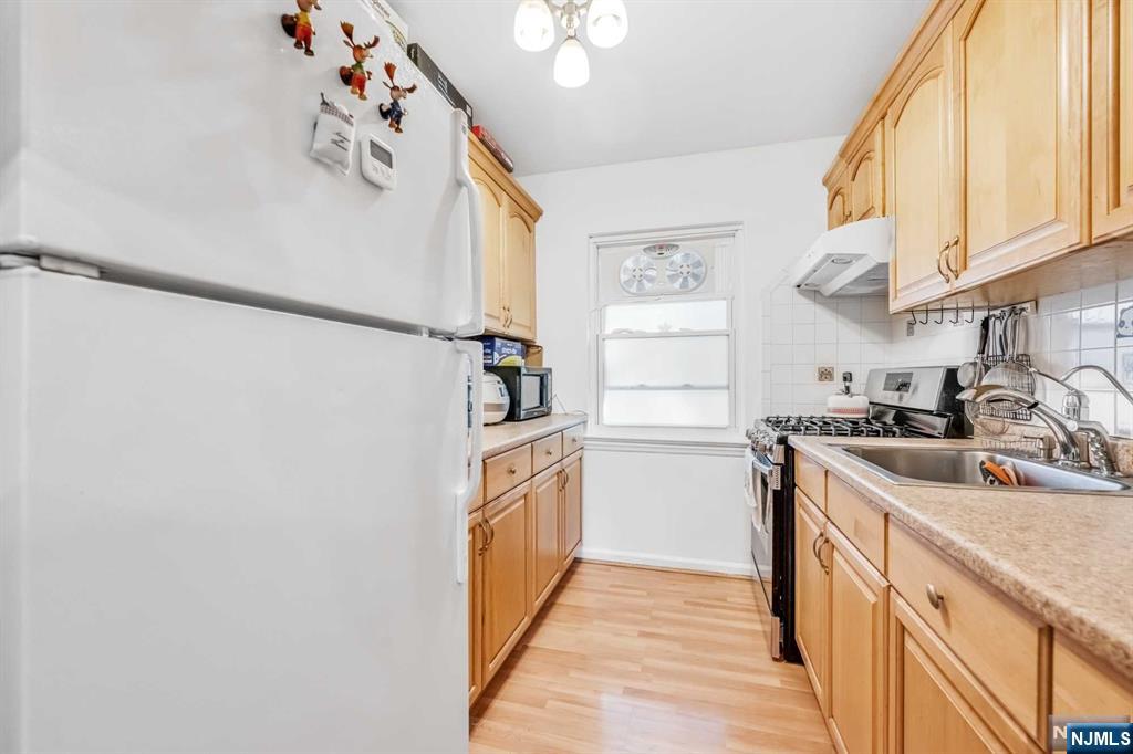 439 Grand Avenue 2D