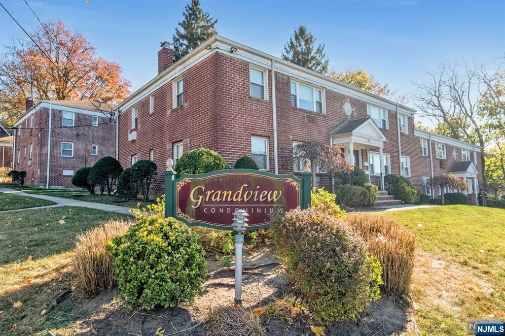 439 Grand Avenue 2D