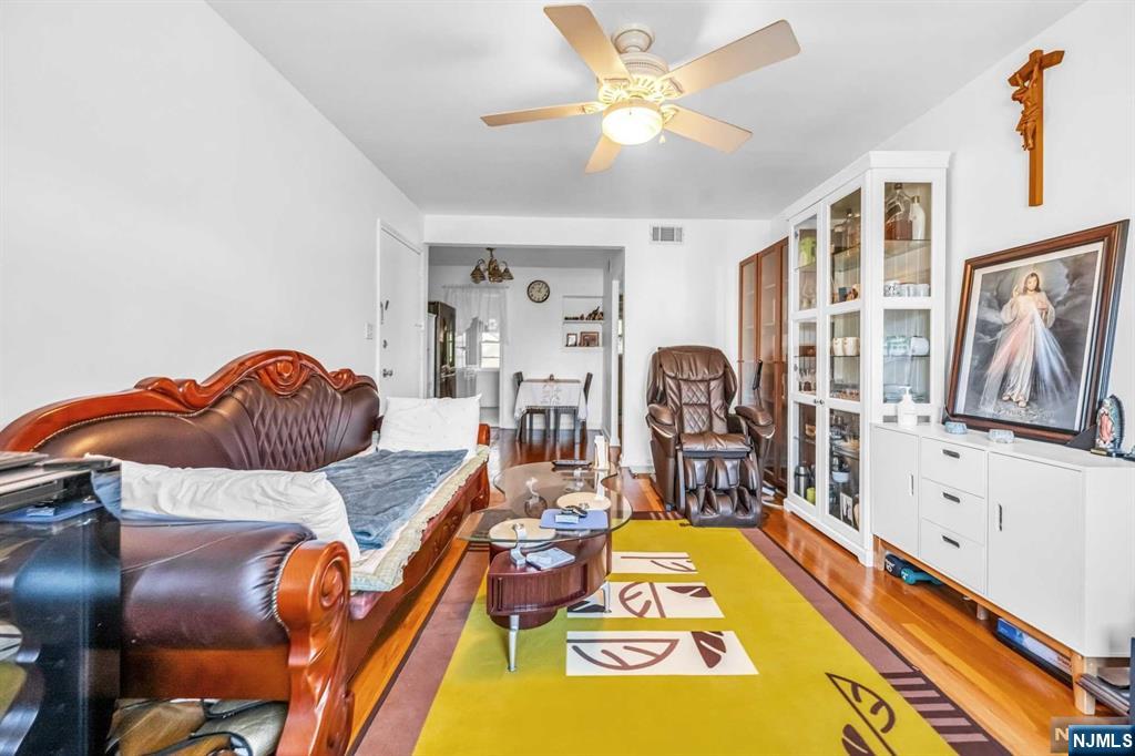 439 Grand Avenue 2D
