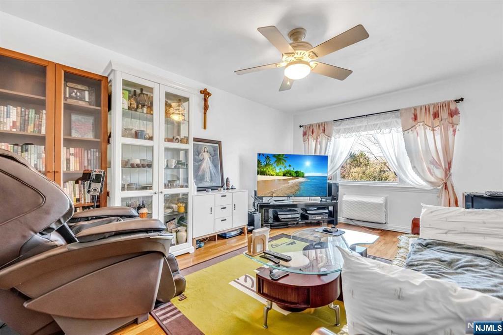 439 Grand Avenue 2D