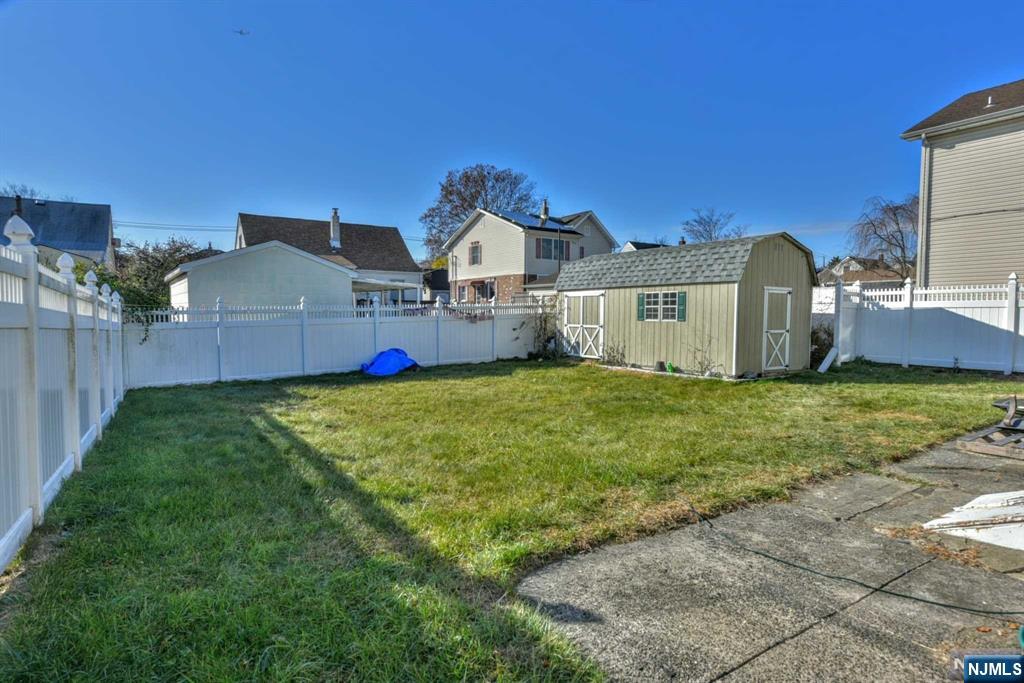 100 Avenue E