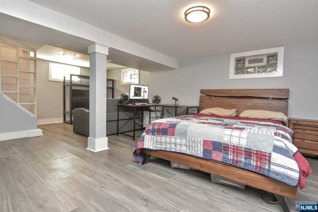 100 Avenue E