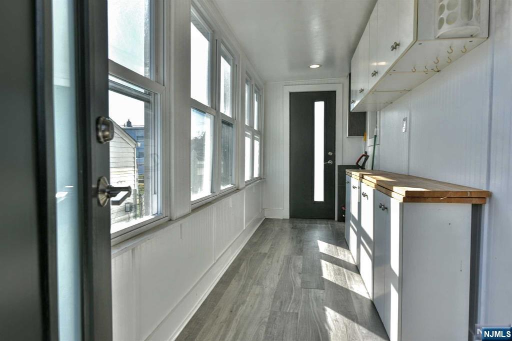 100 Avenue E