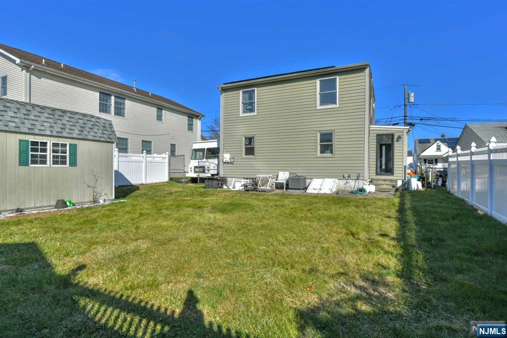 100 Avenue E