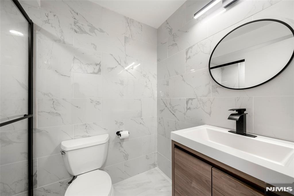 1469 John Street 10