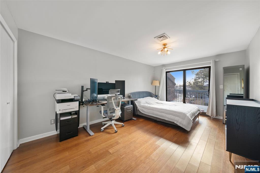 1469 John Street 10