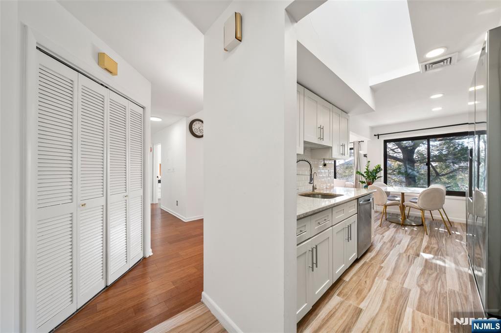 1469 John Street 10