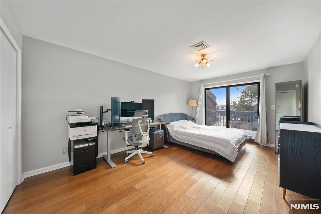 1469 John Street 10