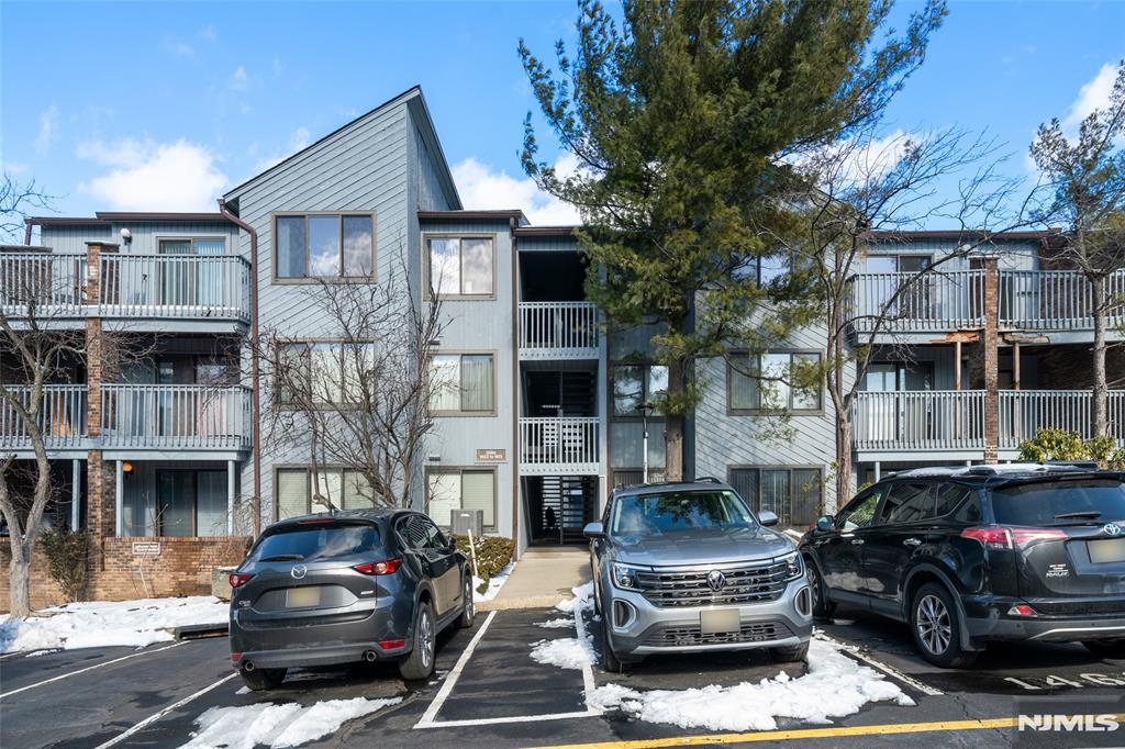 1469 John Street 10
