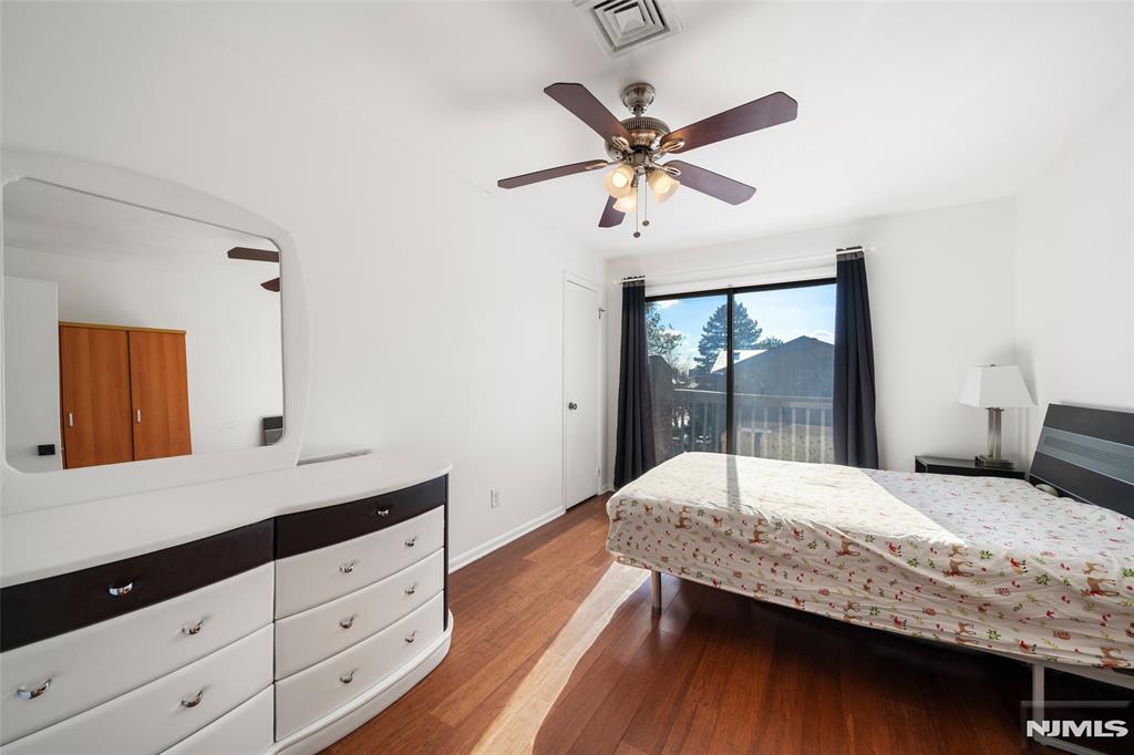 1469 John Street 10