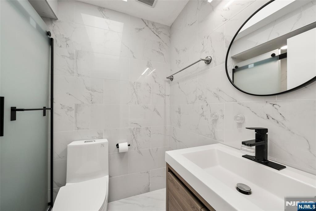 1469 John Street 10