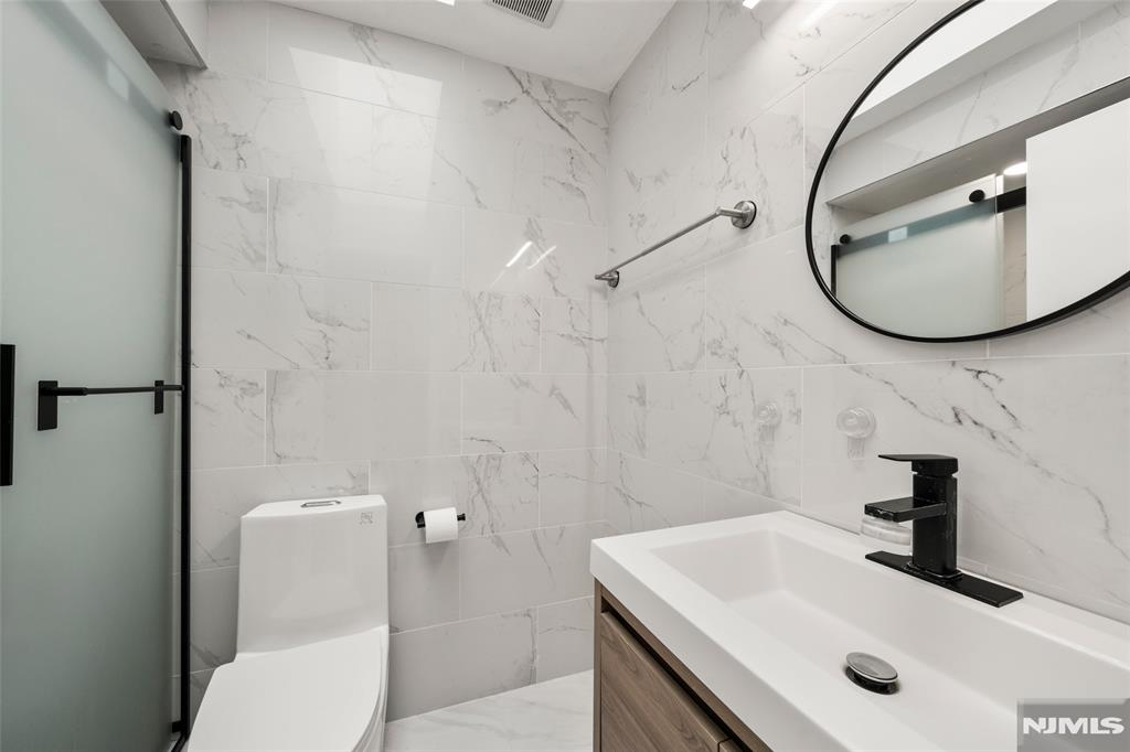 1469 John Street 10