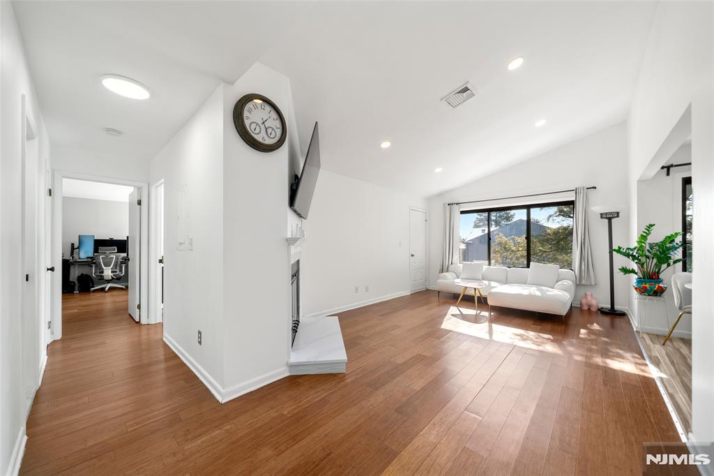 1469 John Street 10