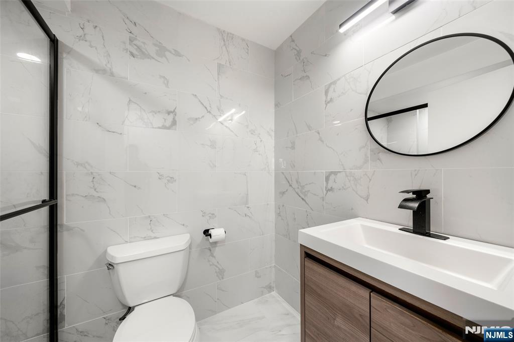 1469 John Street 10