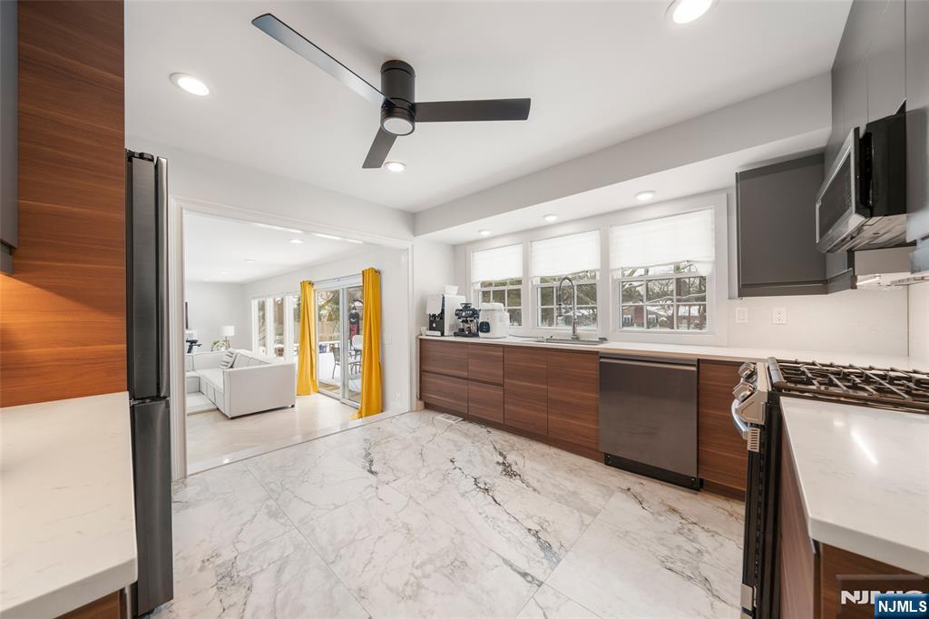 141 Sunset Lane