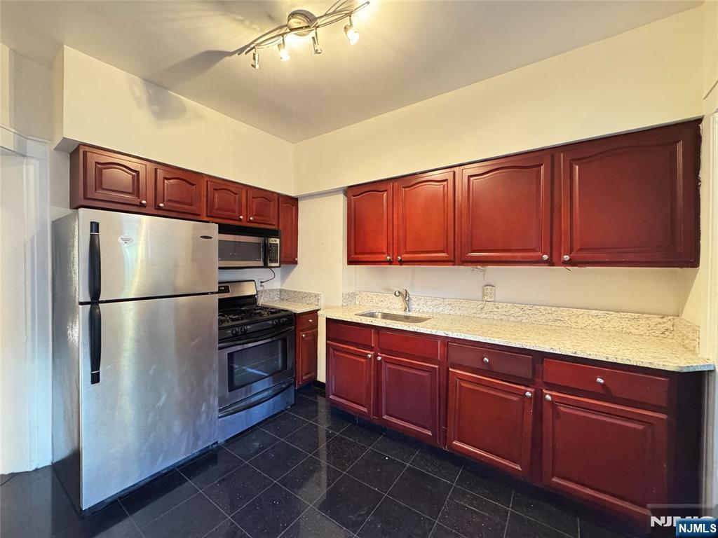 168 Cedar Street 1FL