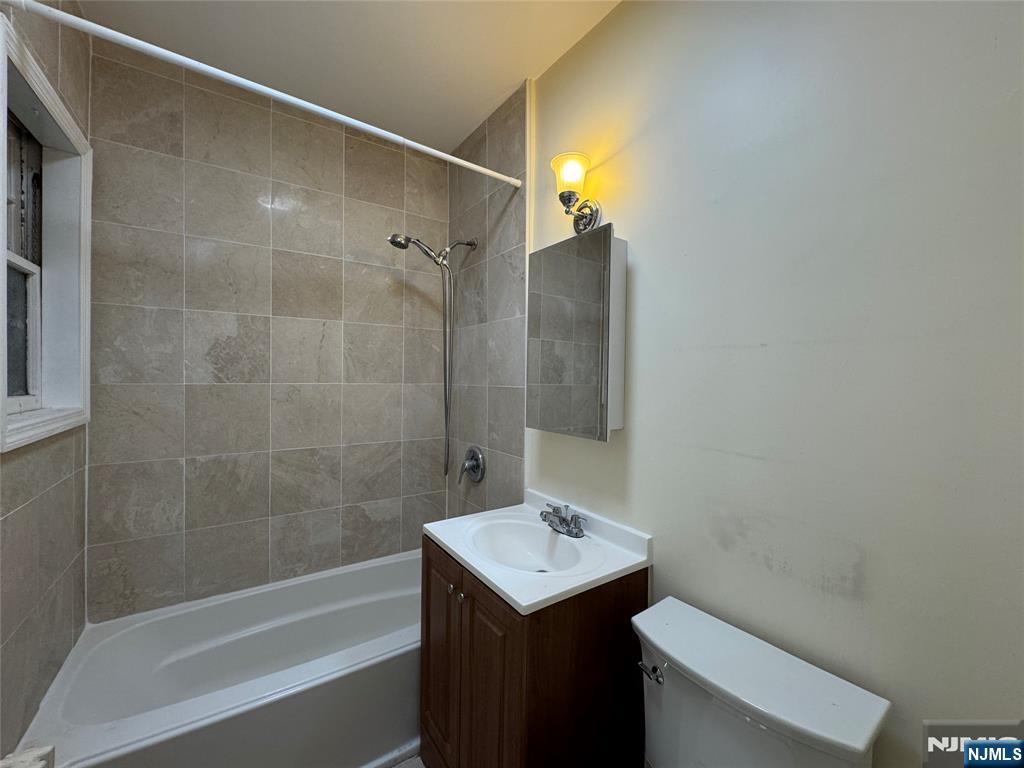 168 Cedar Street 1FL