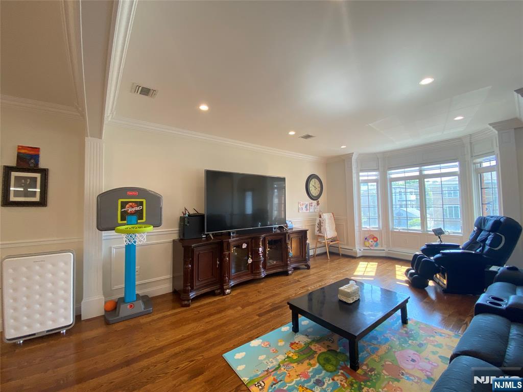 235A Glen Avenue