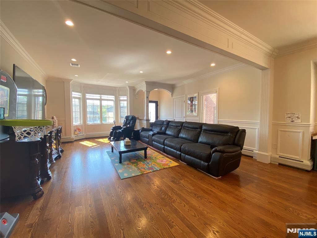 235A Glen Avenue