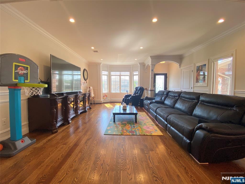 235A Glen Avenue