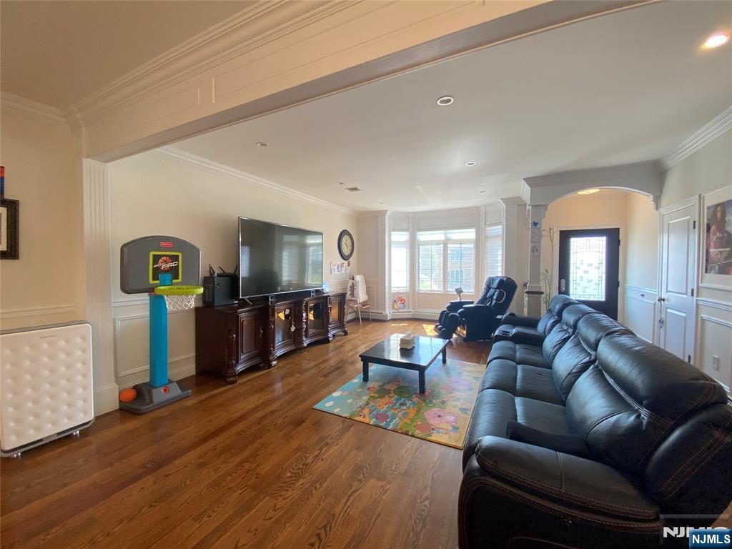 235A Glen Avenue