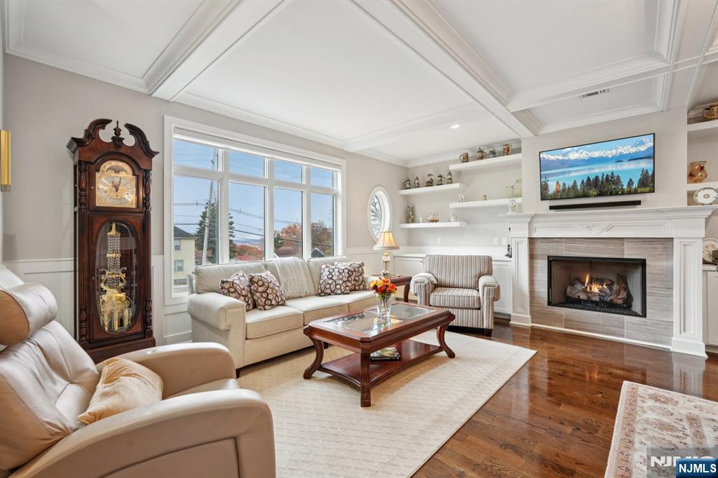 555 Edgewater Avenue 103 Reserve Ct.