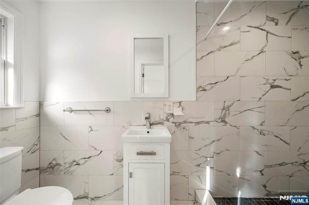 1128 Abbott Boulevard