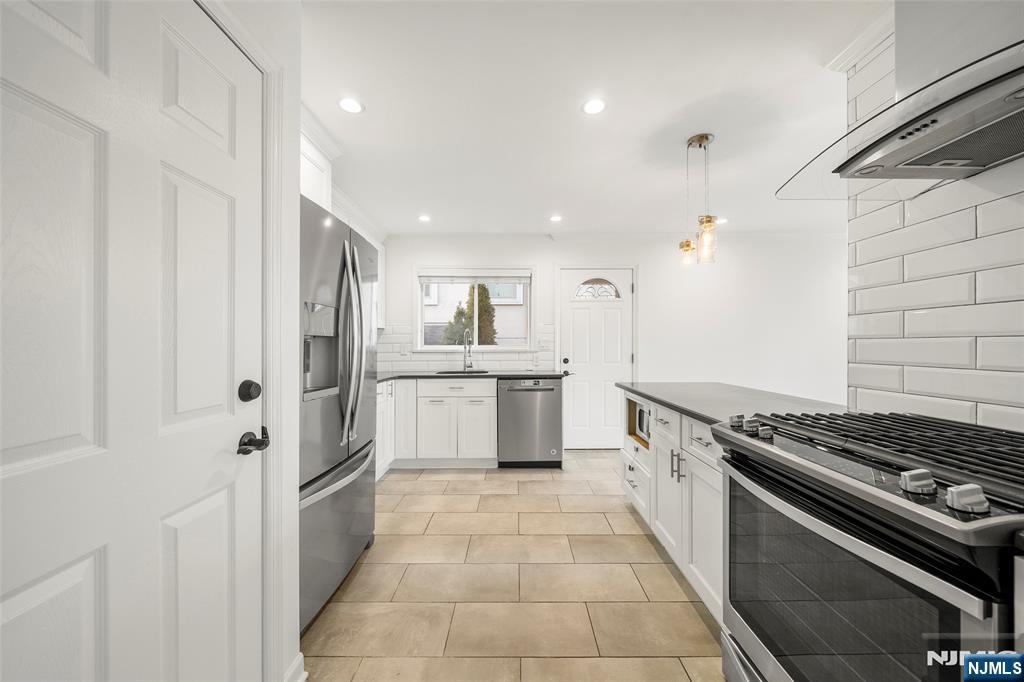 1128 Abbott Boulevard