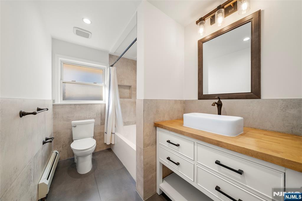 1128 Abbott Boulevard