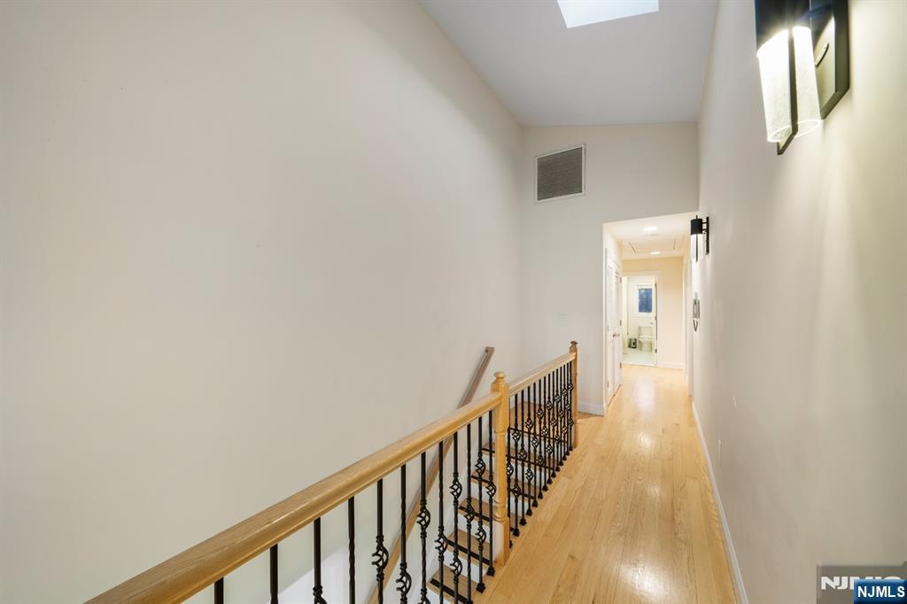 220B Glen Avenue