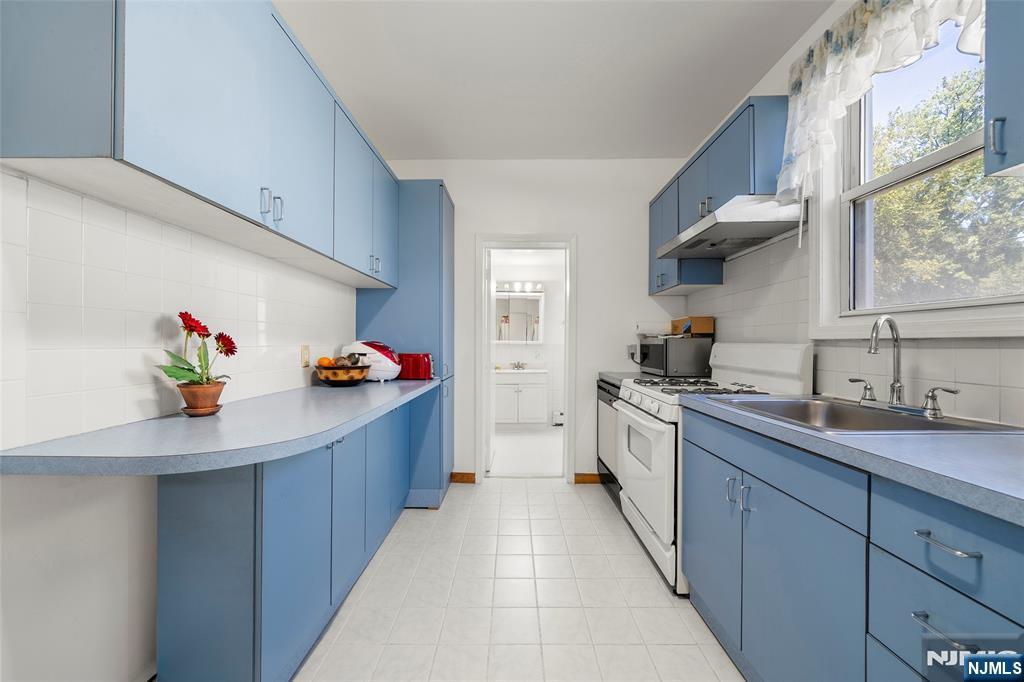 539 Bergen Boulevard