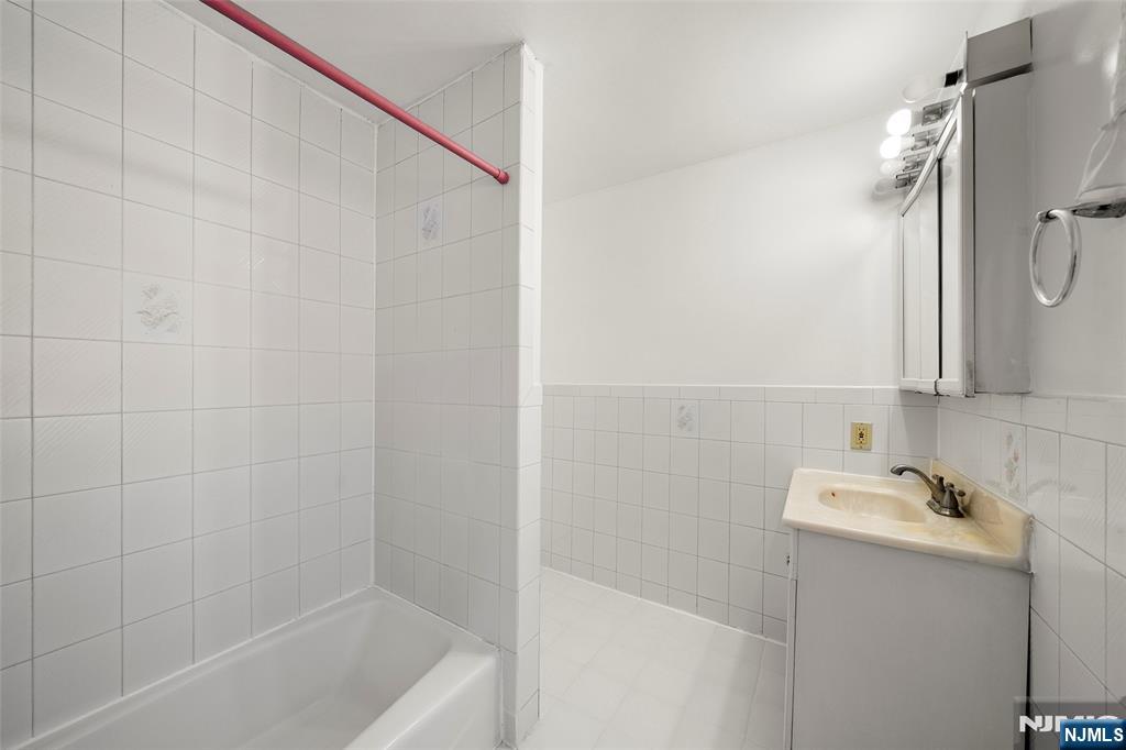 539 Bergen Boulevard