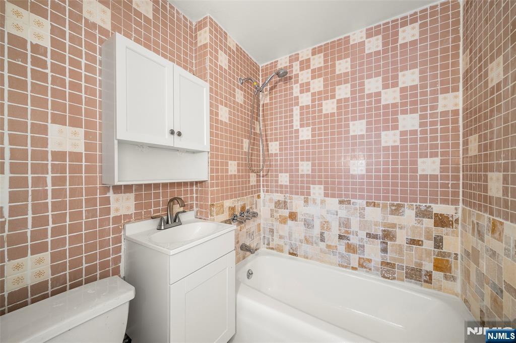 539 Bergen Boulevard