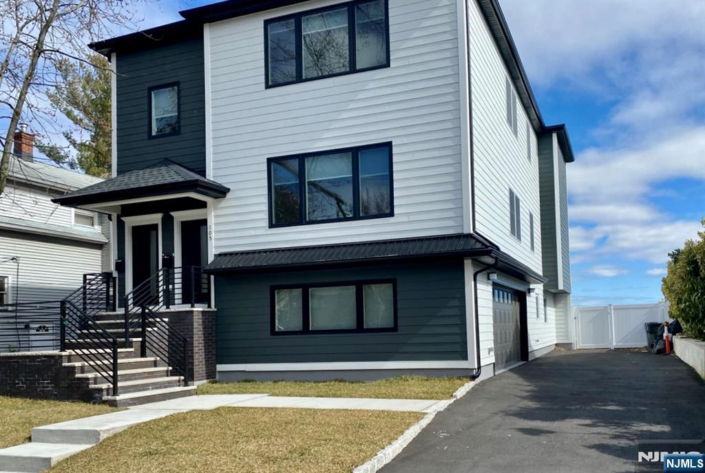 105 Feronia Way 2ND FL